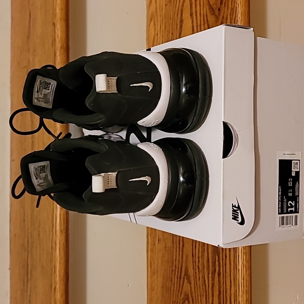 Nike Airmax 270 React - Picture 4 of 11